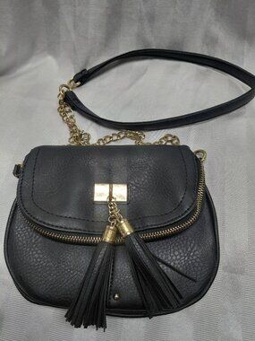 Yoki Black Faux Leather Crossbody Bag Gold Chain Strap Tassel Zip Flap Purse